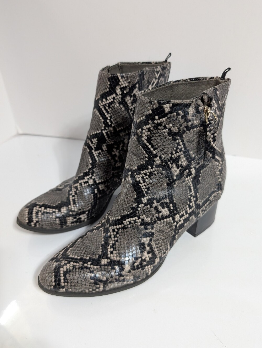 Old Navy Snake-Print Ankle Boots Gray And Black